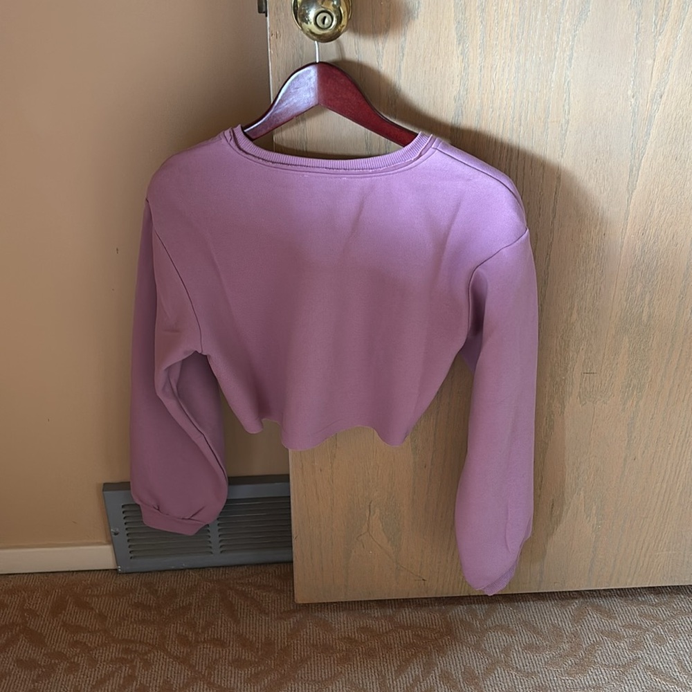 Lavender Cropped Sweatshirt for love and lemons - Picture 5 of 8
